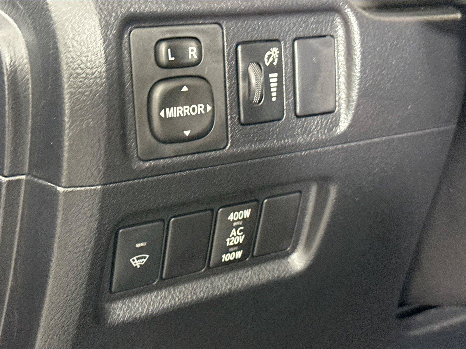 Used 2017 Toyota 4Runner SR5 AWD/4WD image 15