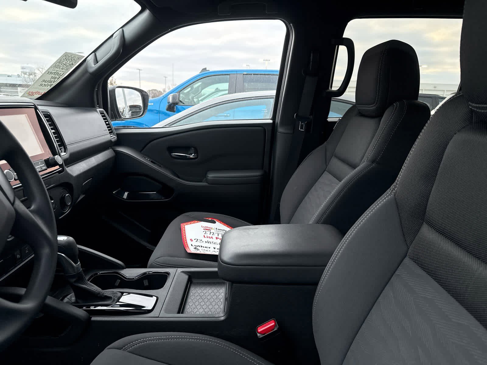 Used 2023 Nissan Frontier SV w/ Midnight Edition Package image 4