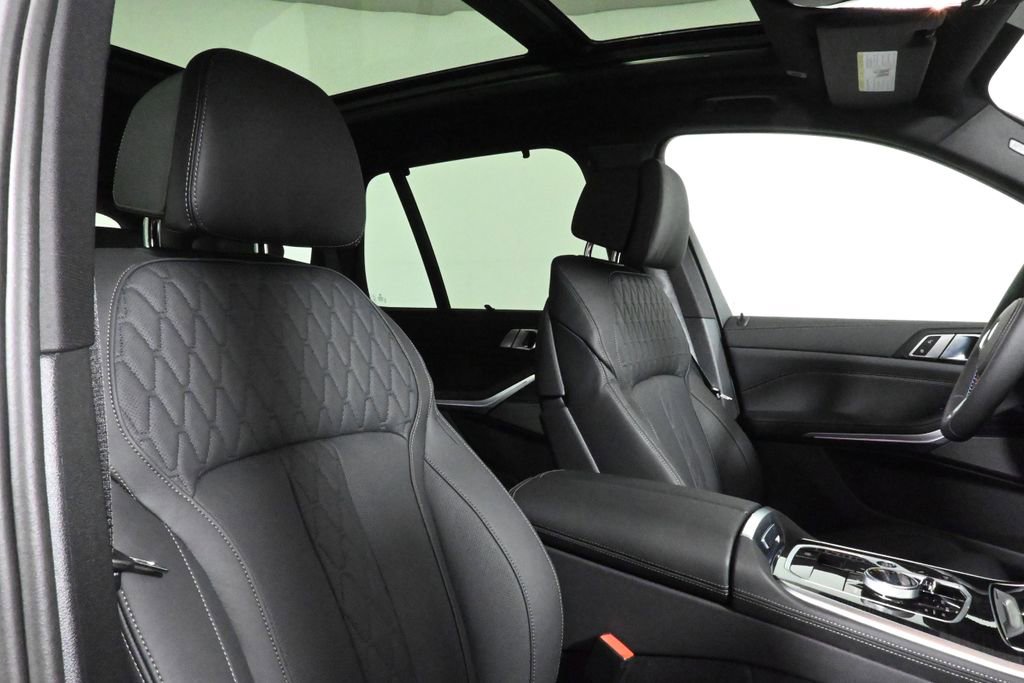 Used 2025 BMW X5 M60i w/ Executive Package image 39