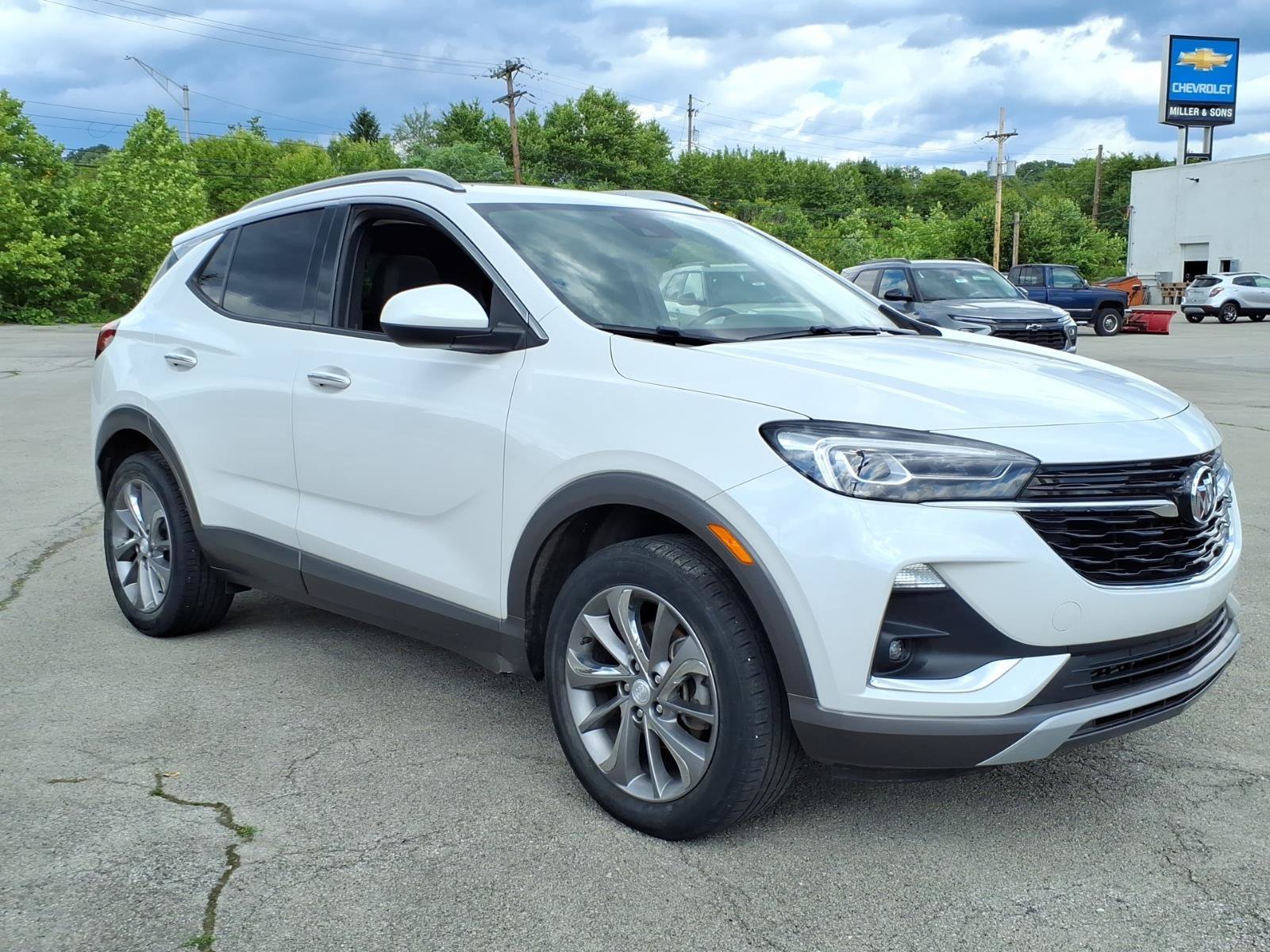 Certified 2022 Buick Encore GX Essence w/ Experience Buick Package AWD/4WD image 1