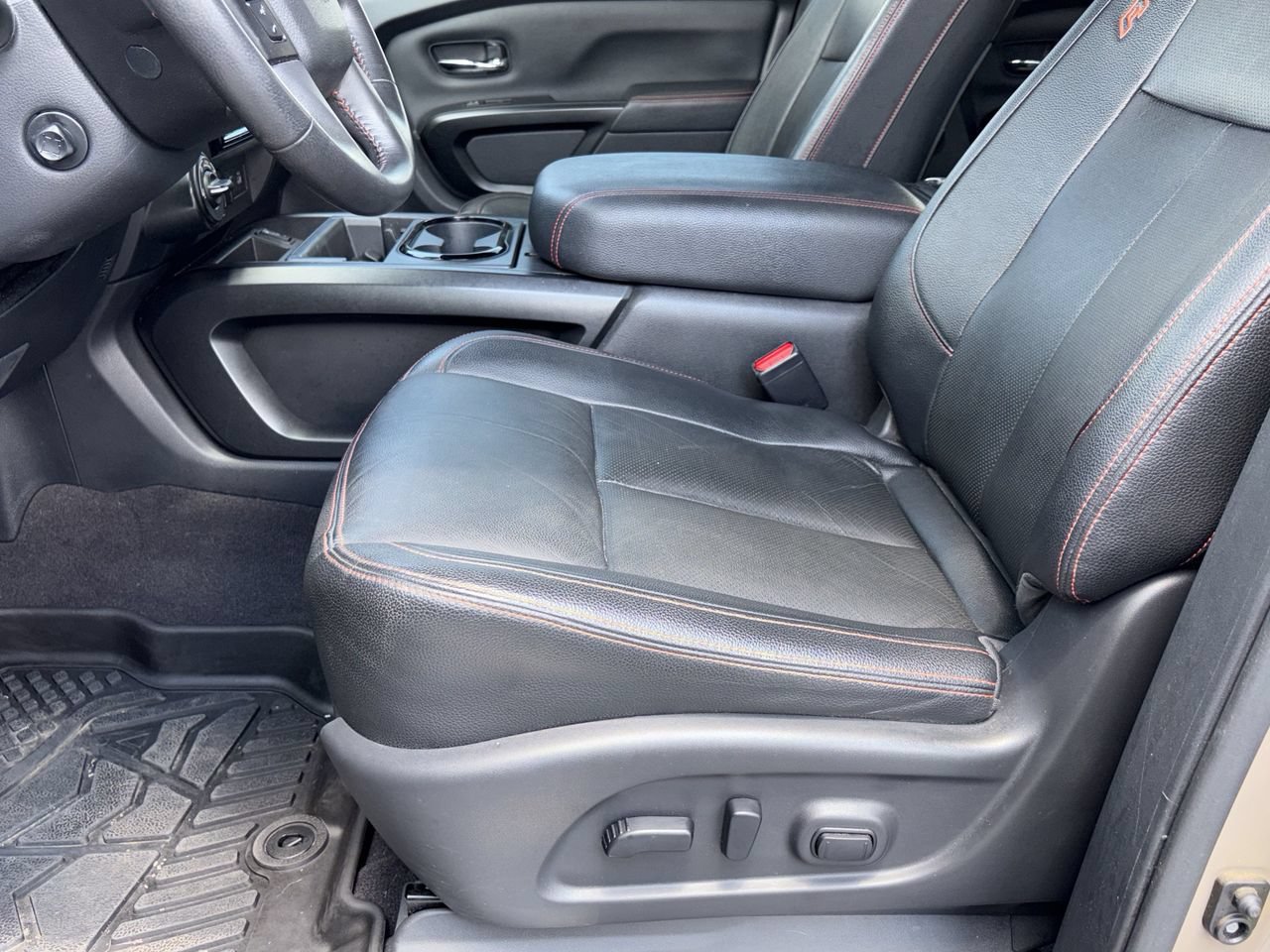 Used 2023 Nissan Titan PRO-4X w/ Pro-4x Convenience Package AWD/4WD image 21