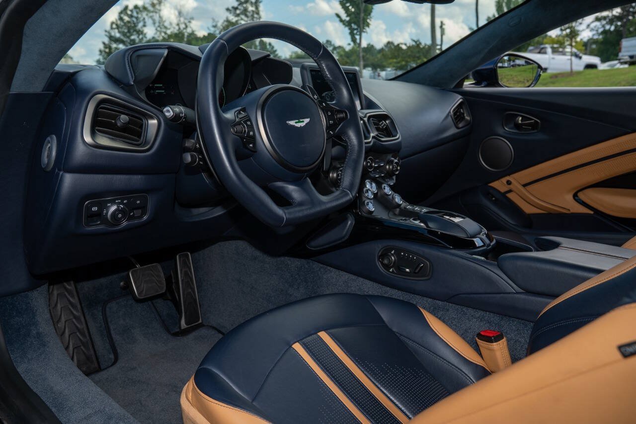Used 2020 Aston Martin V8 Vantage Coupe RWD image 33