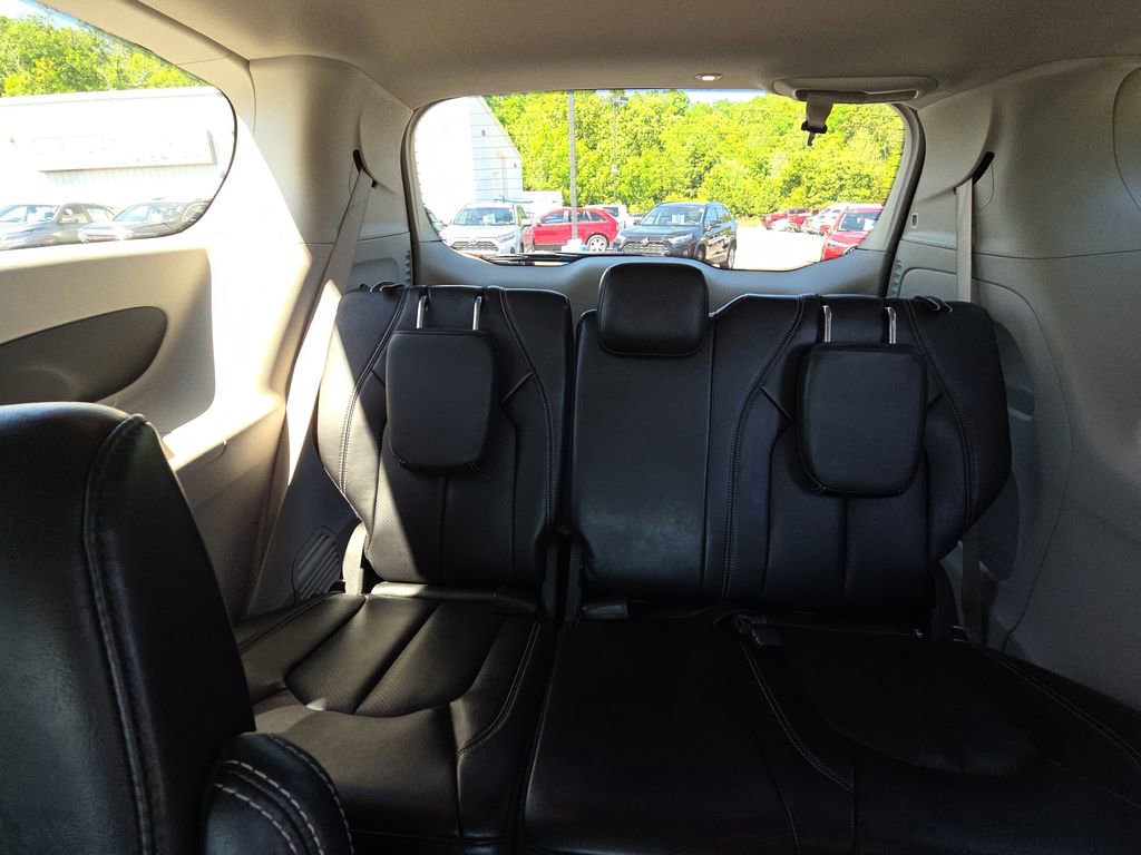 Used 2023 Chrysler Pacifica Touring-L FWD image 29