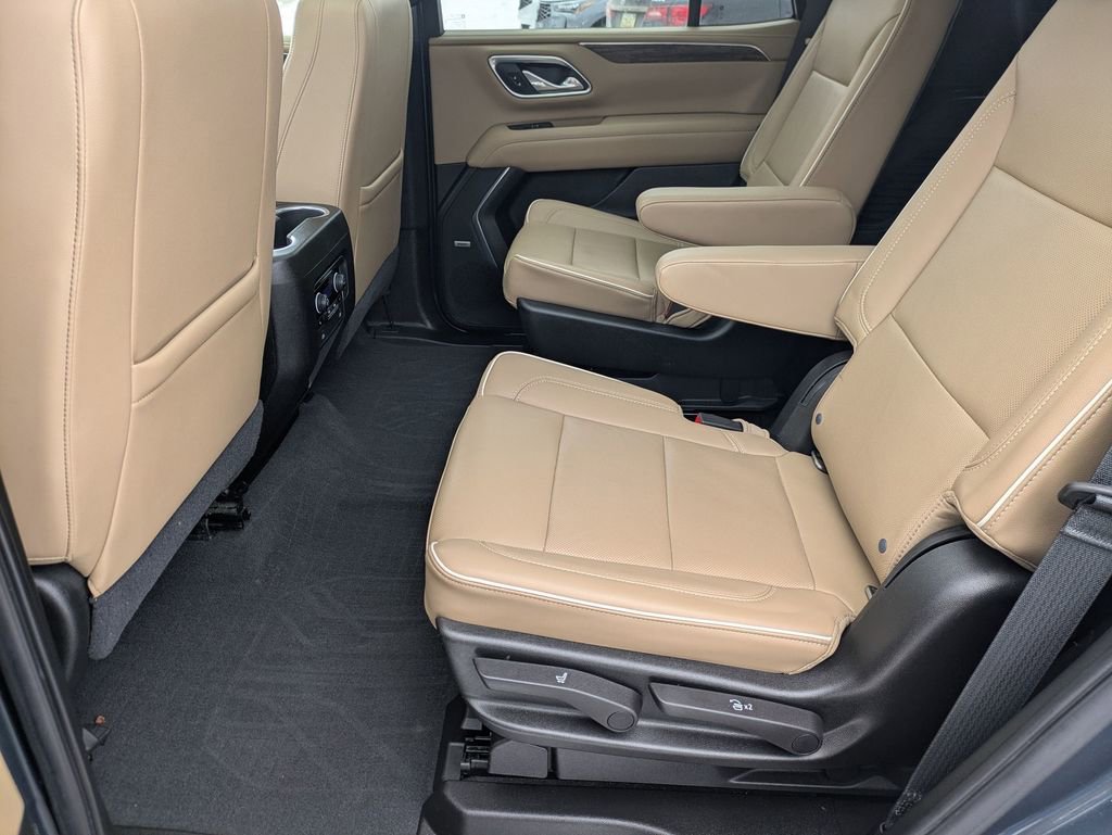 Used 2021 Chevrolet Tahoe Premier w/ Premium Package image 17