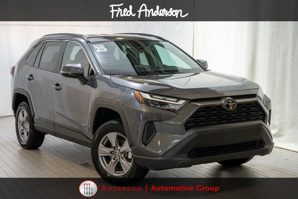 Used 2025 Toyota RAV4 LE AWD/4WD image 1