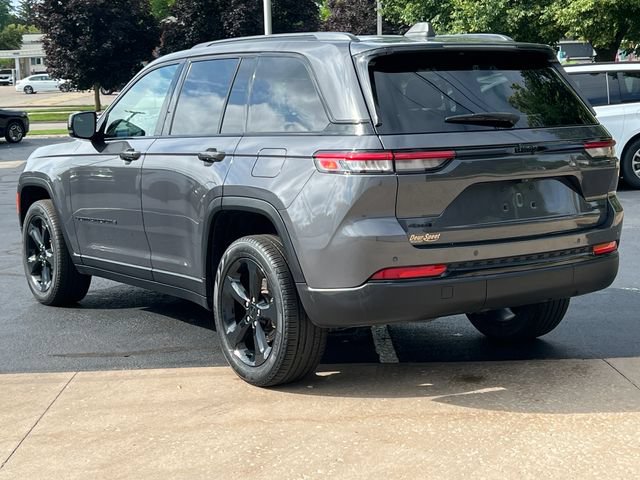 Used 2024 Jeep Grand Cherokee Limited w/ Black Appearance Package AWD/4WD image 10