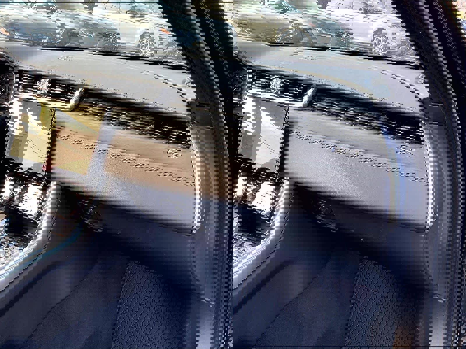 Used 2022 Jaguar XF SE image 16