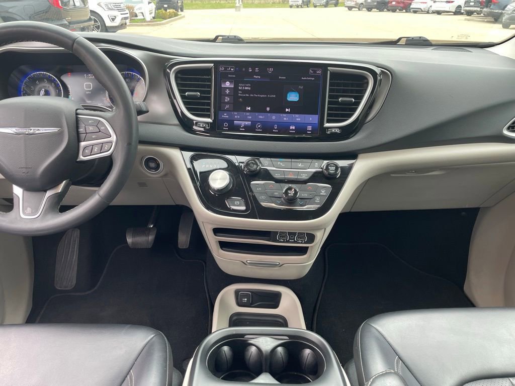 Used 2023 Chrysler Pacifica Touring-L image 12