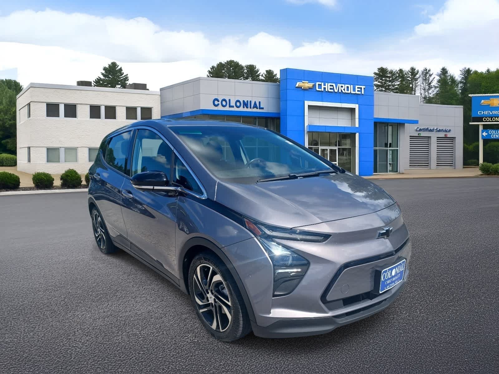 Used 2022 Chevrolet Bolt LT w/ Infotainment Package FWD image 2