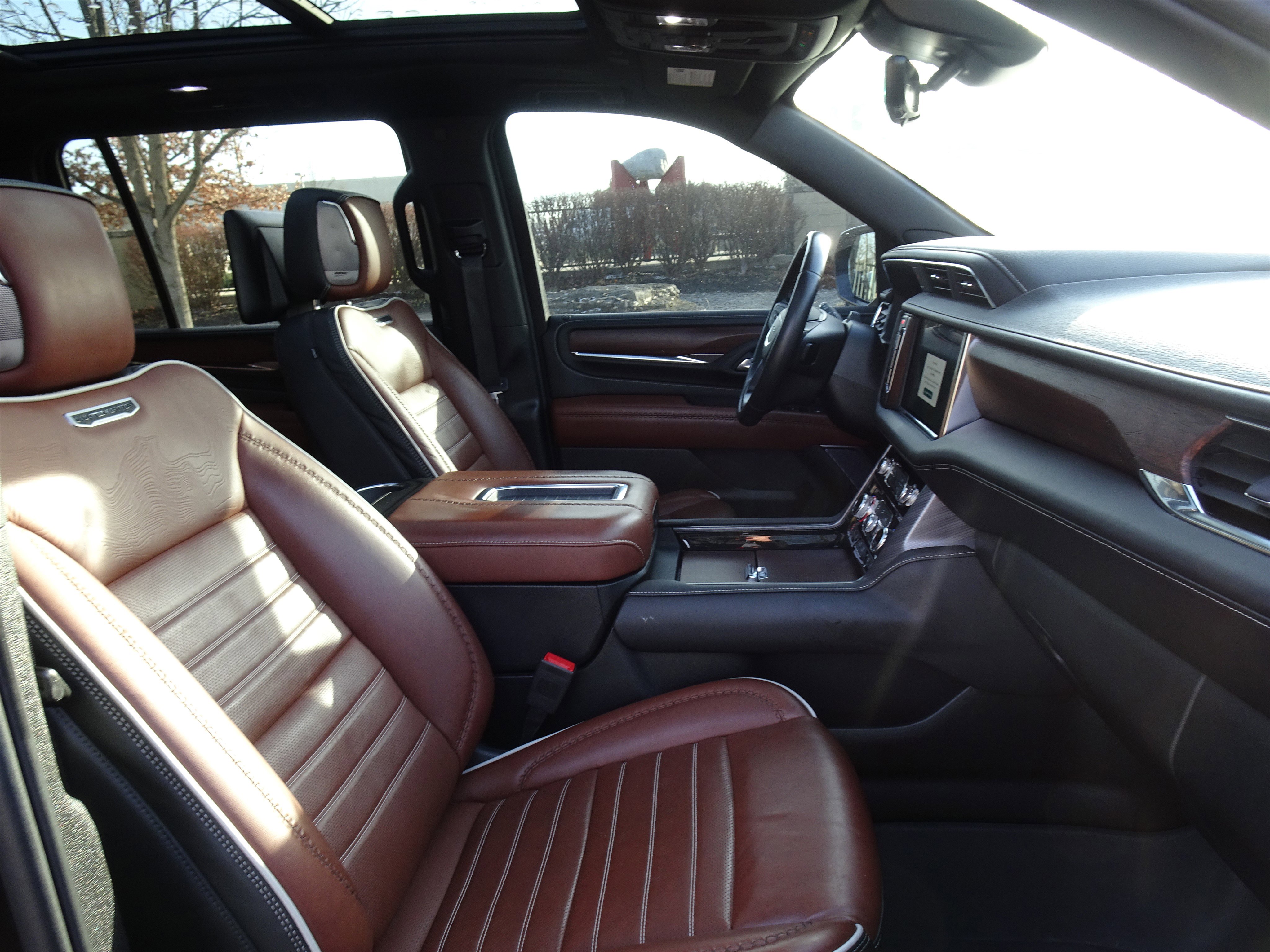 Used 2023 GMC Yukon XL Denali Ultimate image 28