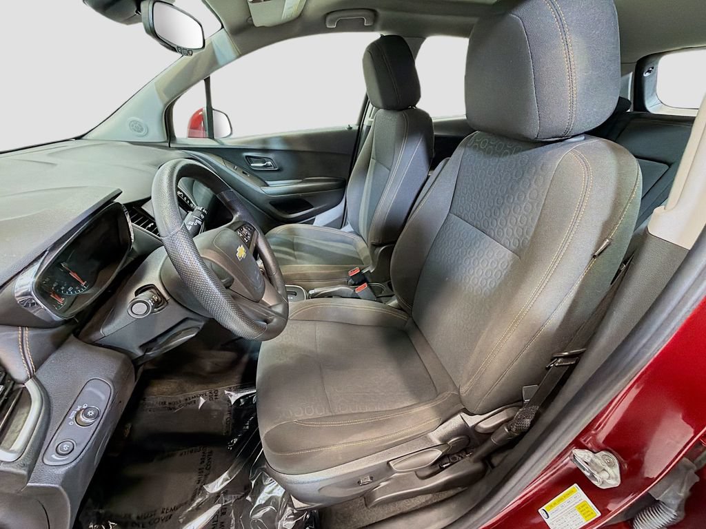 Used 2021 Chevrolet Trax LS AWD/4WD image 16