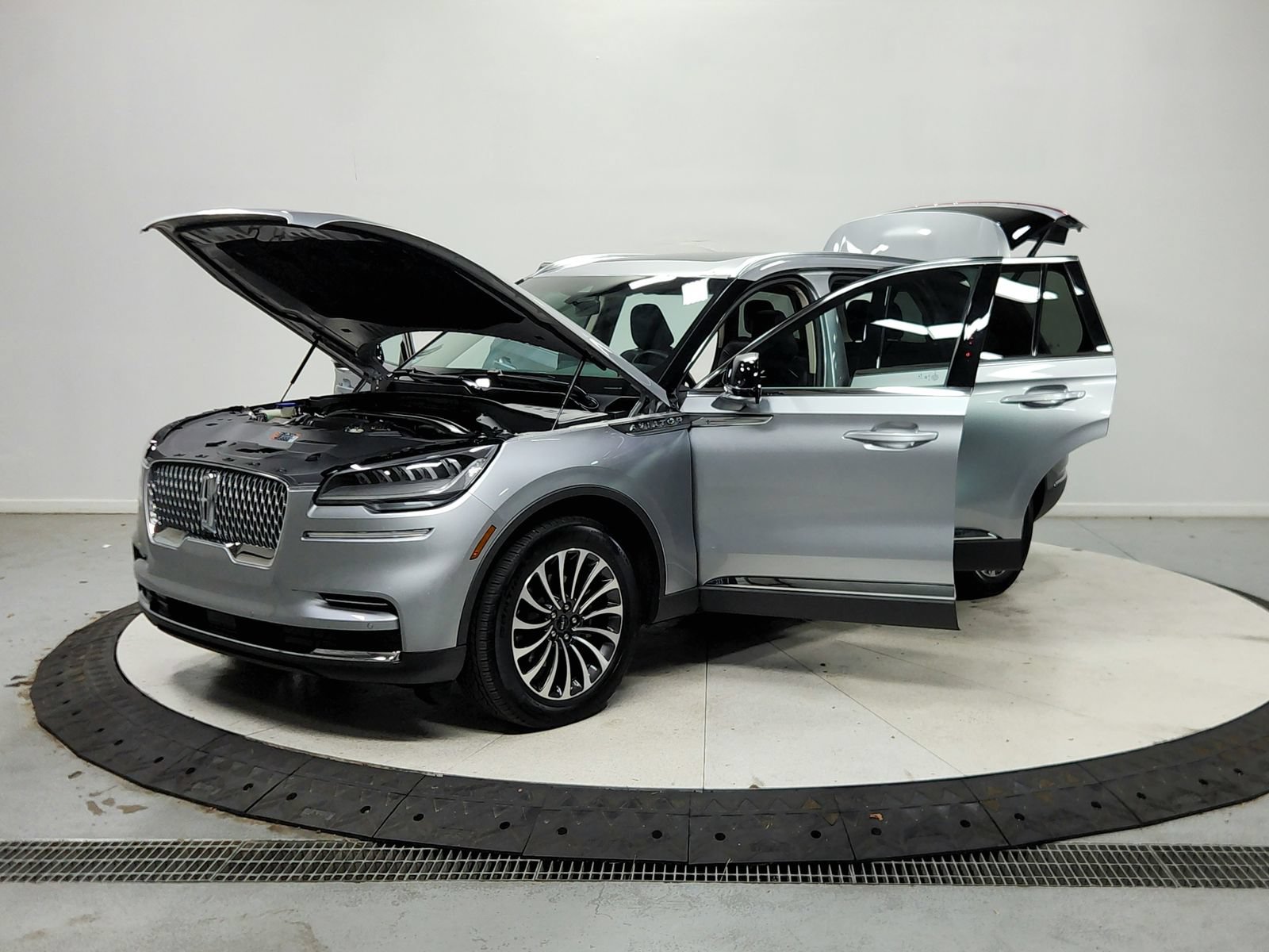 Used 2023 Lincoln Aviator AWD w/ Premium Package image 12