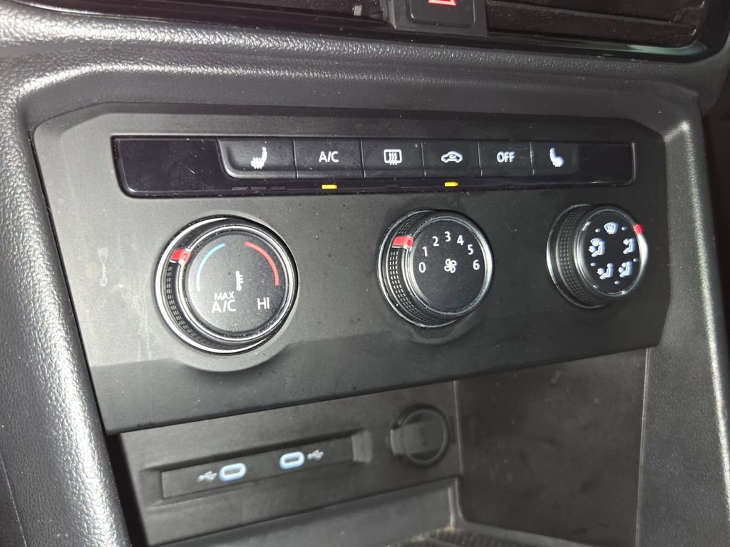 Certified 2022 Volkswagen Taos SE w/ Panoramic Sunroof Package image 20