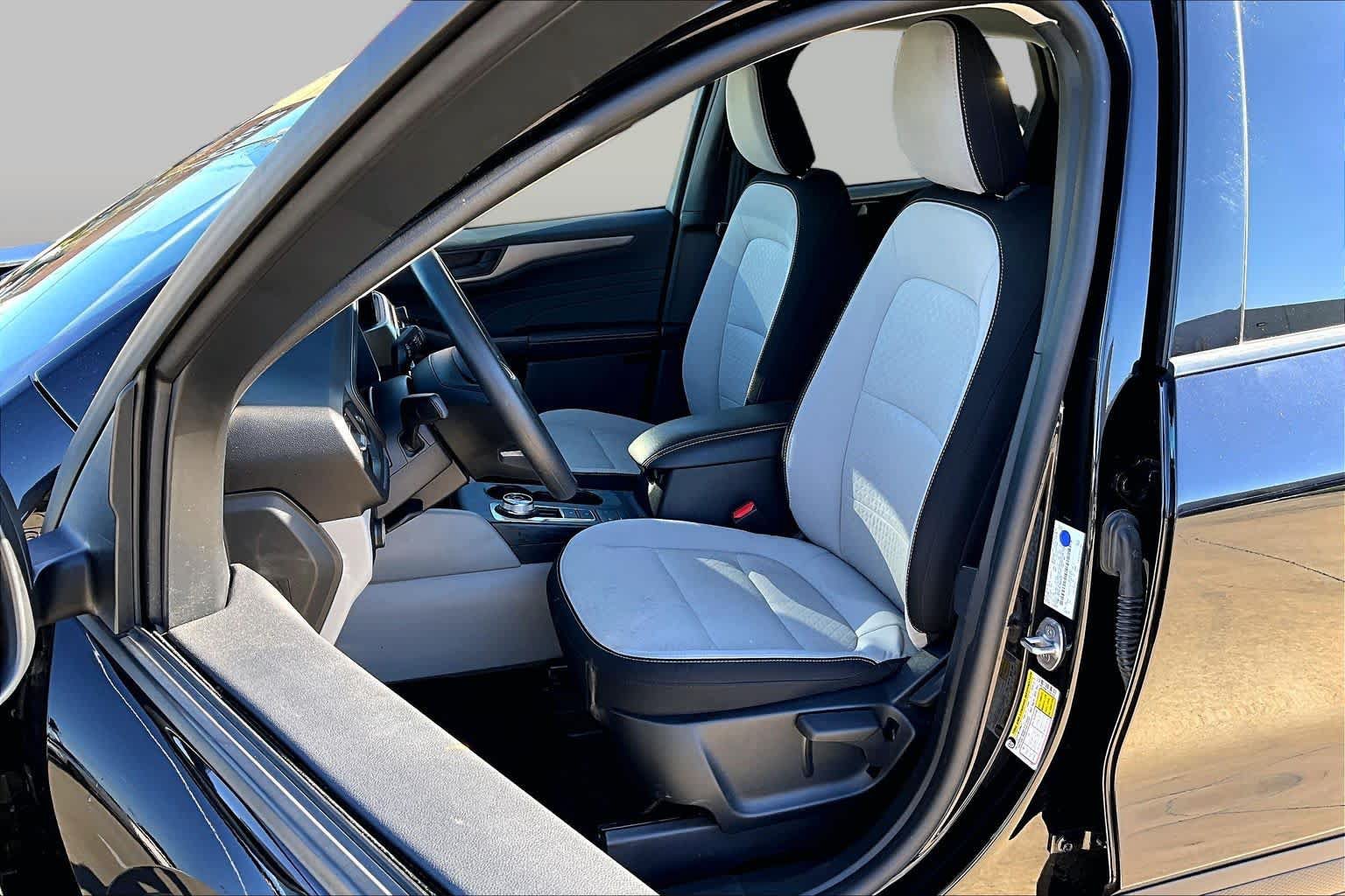Used 2025 Ford Escape Active AWD/4WD image 14