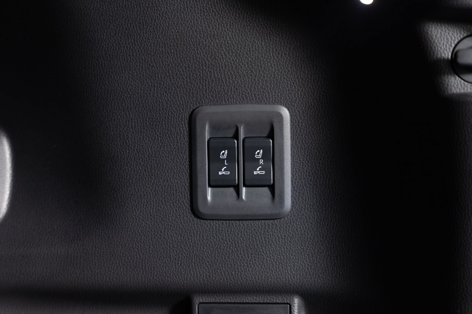 Used 2025 Lexus GX 550 w/ Cold Area Package AWD/4WD image 25