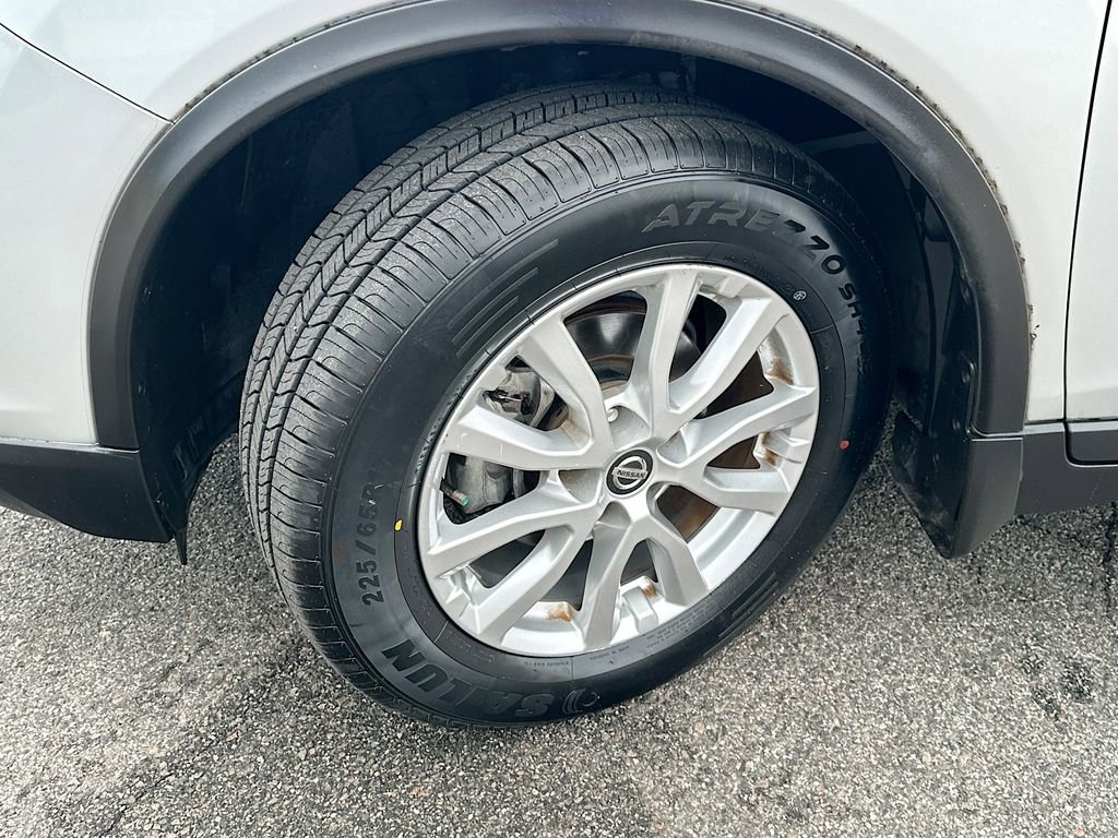 Used 2020 Nissan Rogue S w/ Special Edition Package FWD image 24