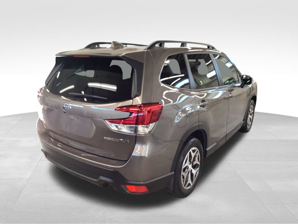 Used 2023 Subaru Forester Premium AWD/4WD image 6