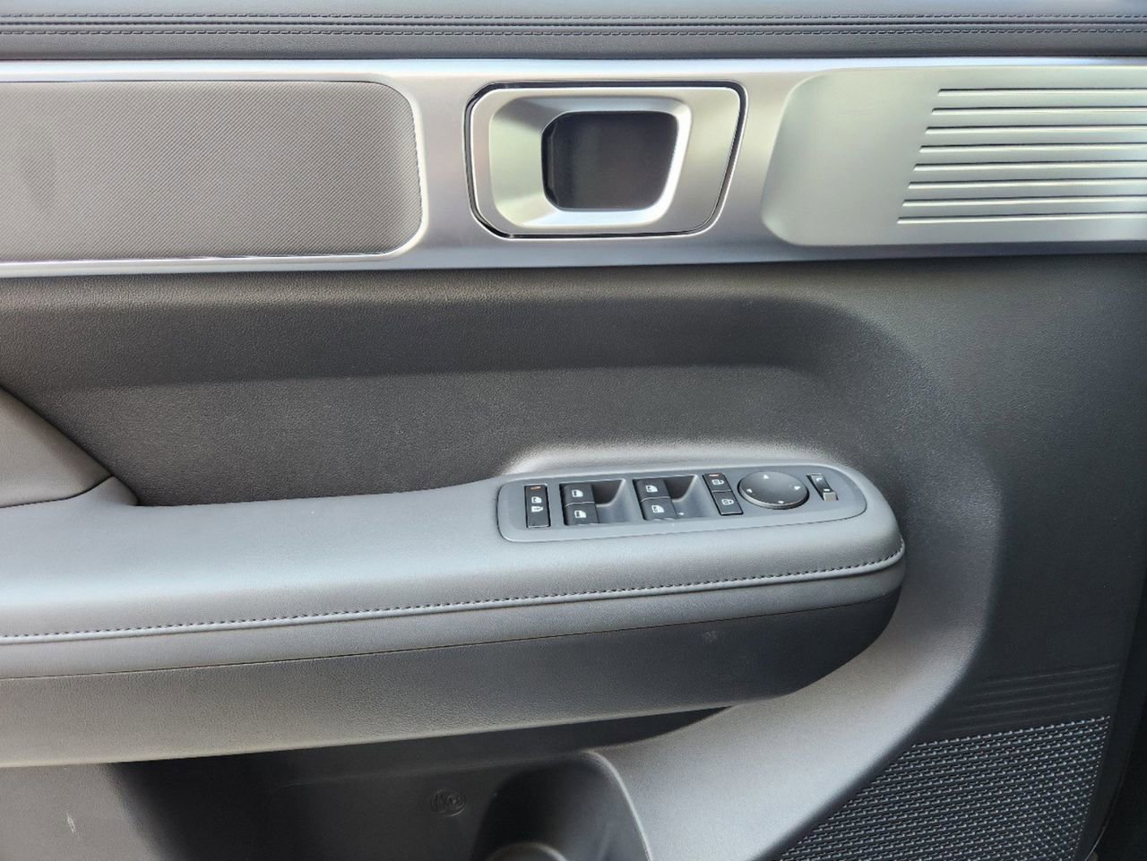 Certified 2025 Hyundai Santa Fe XRT image 18