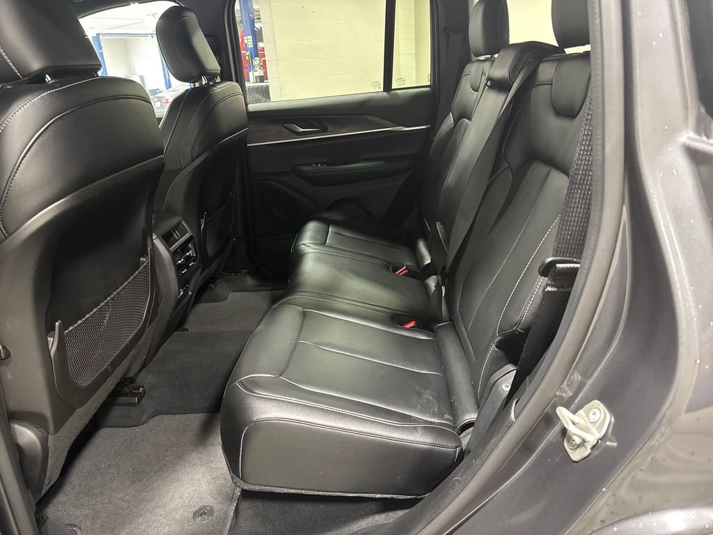 Used 2024 Jeep Grand Cherokee Limited AWD/4WD image 23