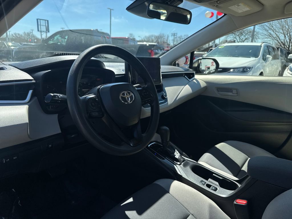 Used 2025 Toyota Corolla LE image 13