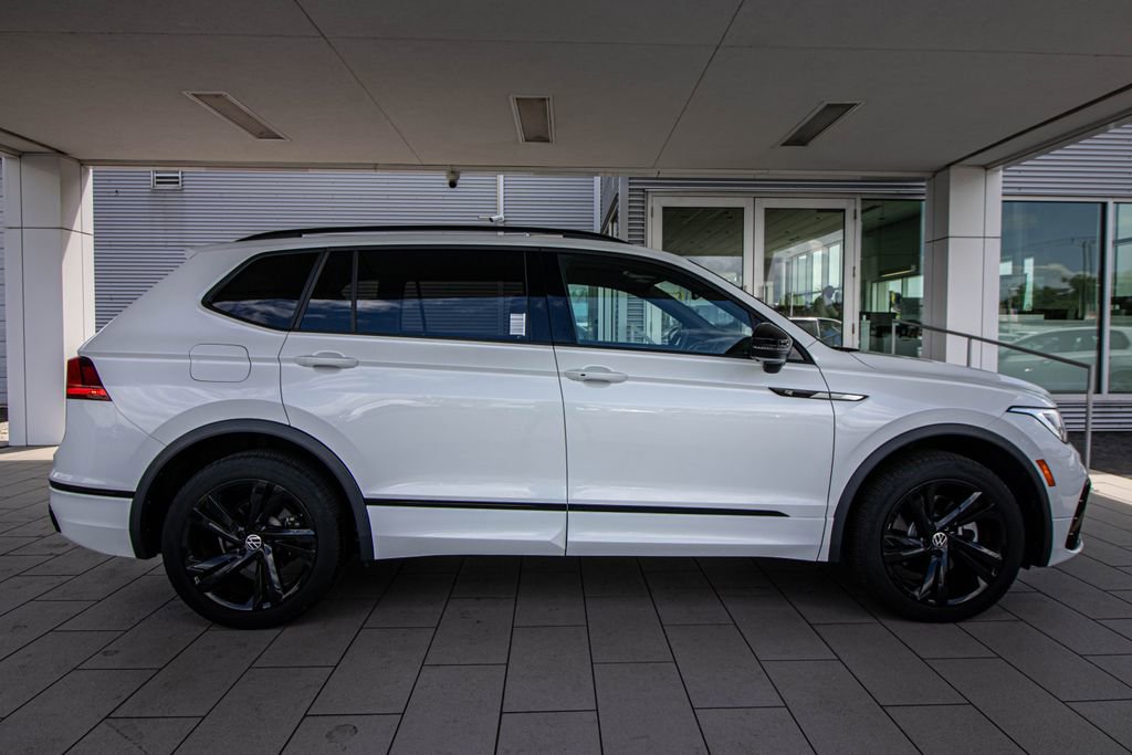 Used 2023 Volkswagen Tiguan SE R-Line image 3