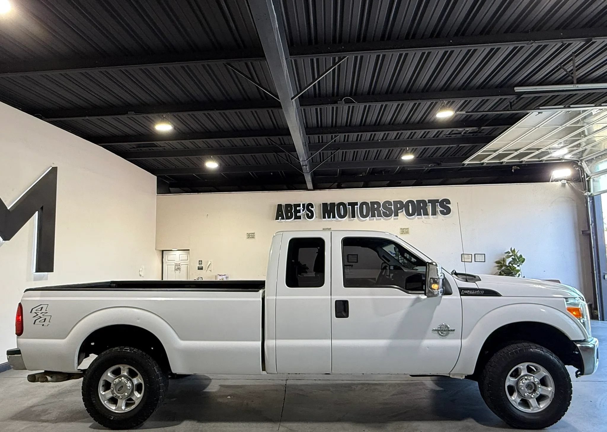 Used 2016 Ford F250 XL w/ XL Appearance Package AWD/4WD image 4