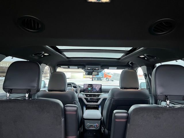 Used 2025 Ford Explorer ST-Line w/ Premium Package image 29