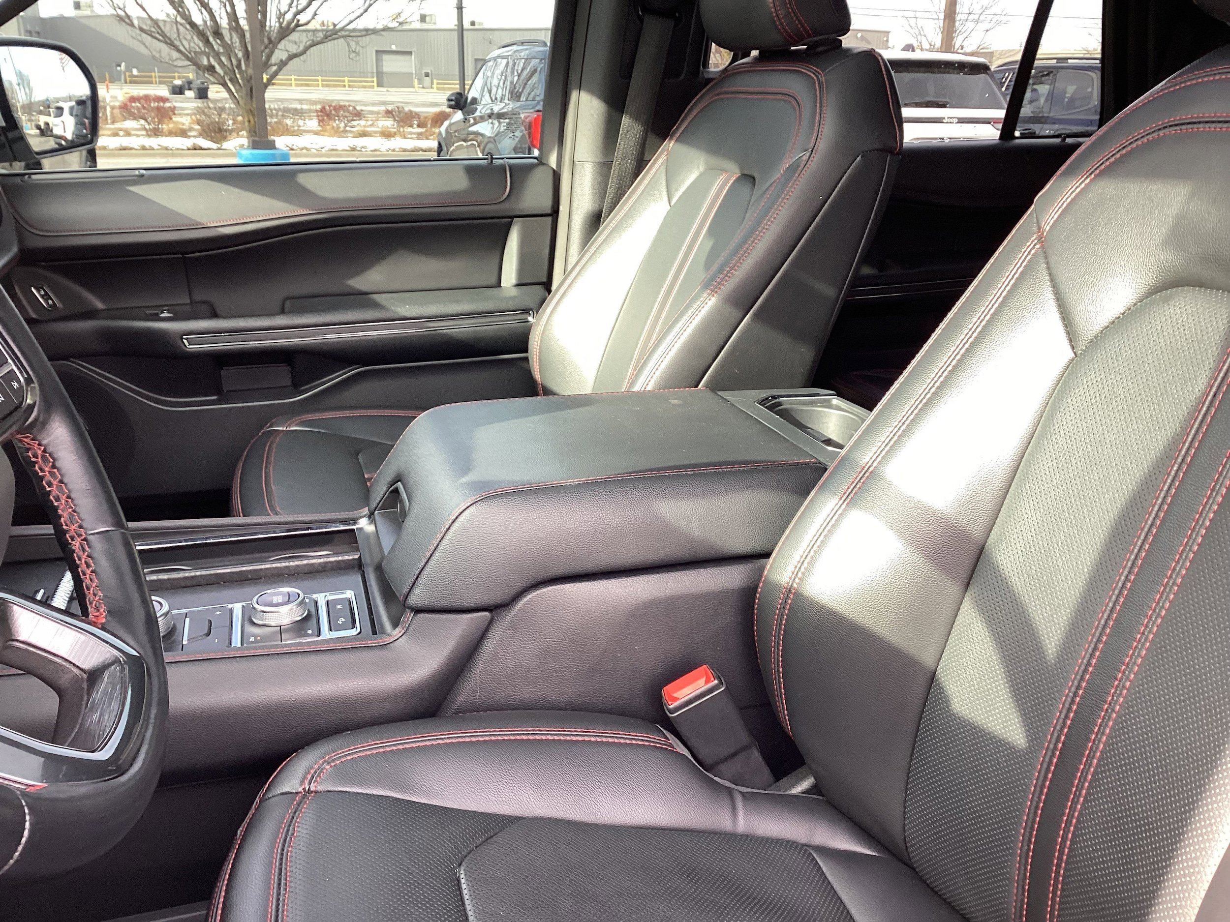 Used 2022 Ford Expedition Limited AWD/4WD image 12