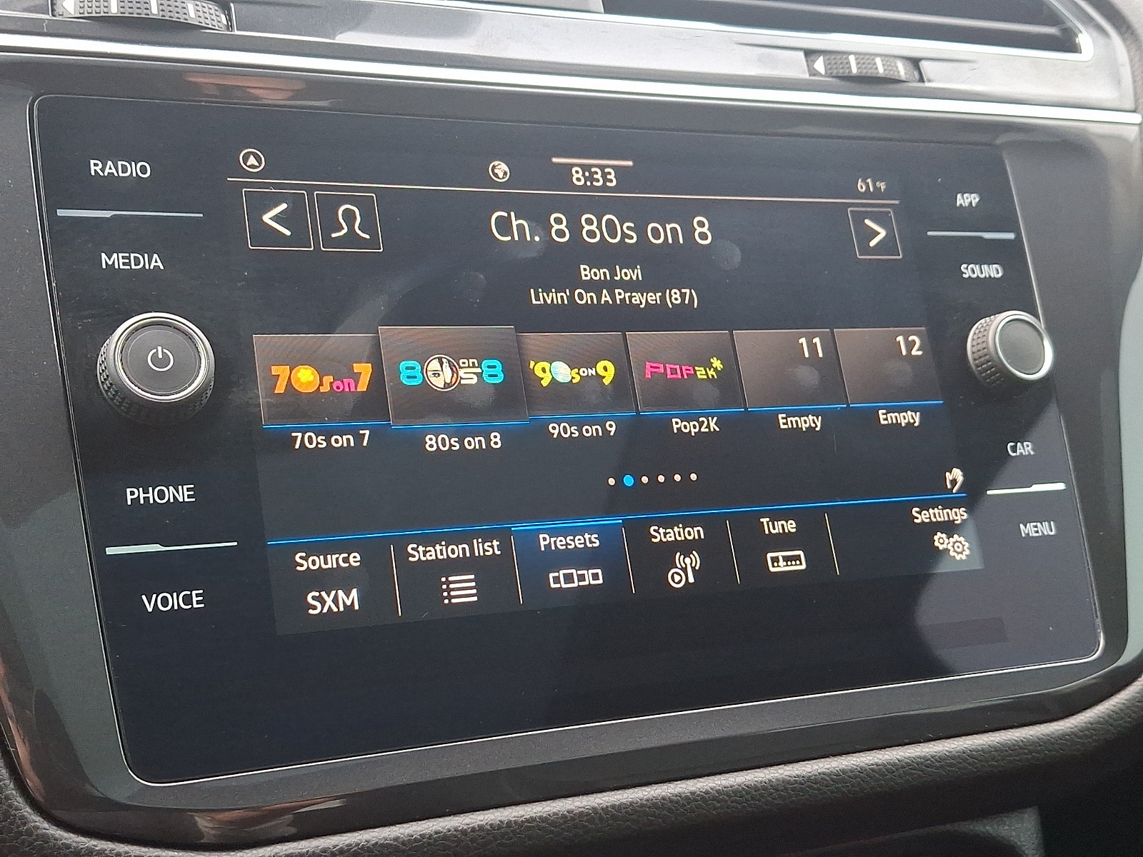 Used 2023 Volkswagen Tiguan SE w/ Panoramic Sunroof Package FWD image 18
