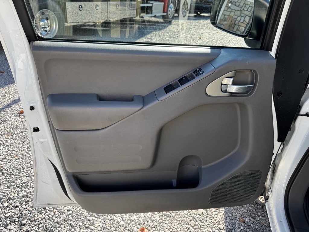 Used 2016 Nissan Frontier SV AWD/4WD image 23