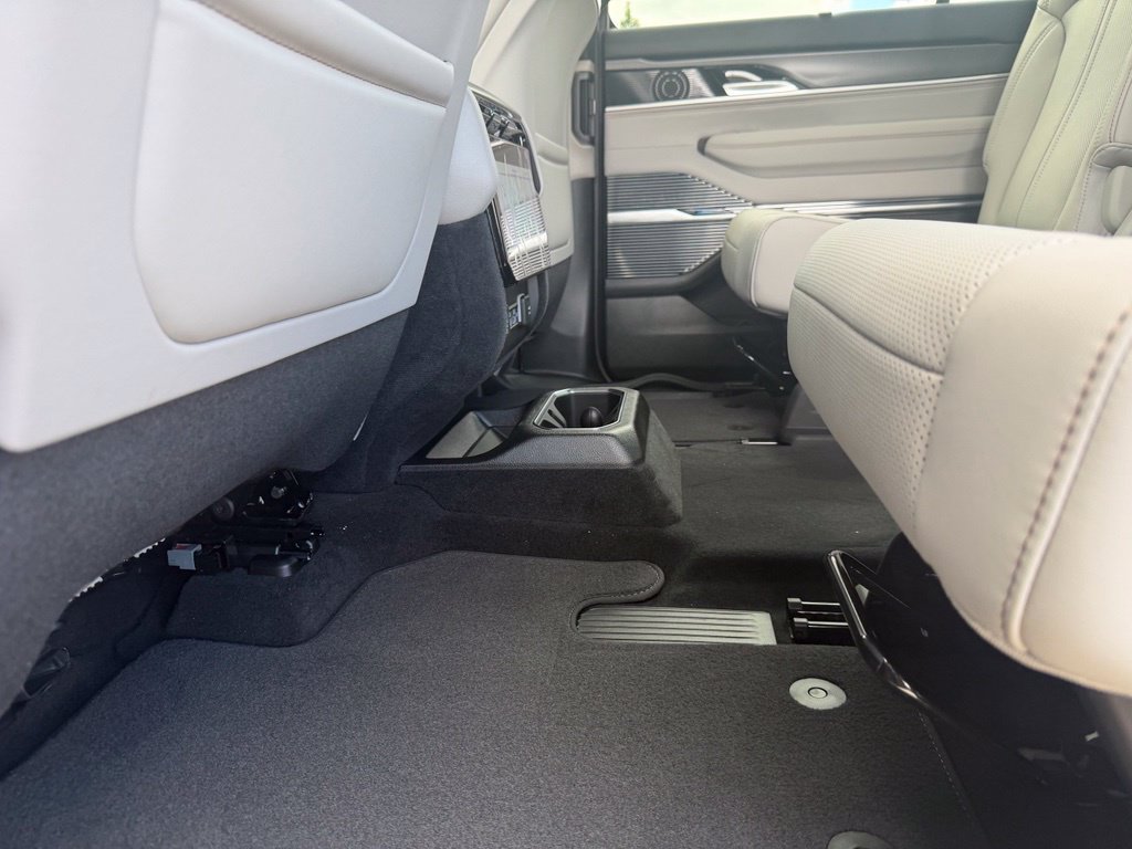 New 2026 Jeep Grand Wagoneer Summit AWD/4WD image 29