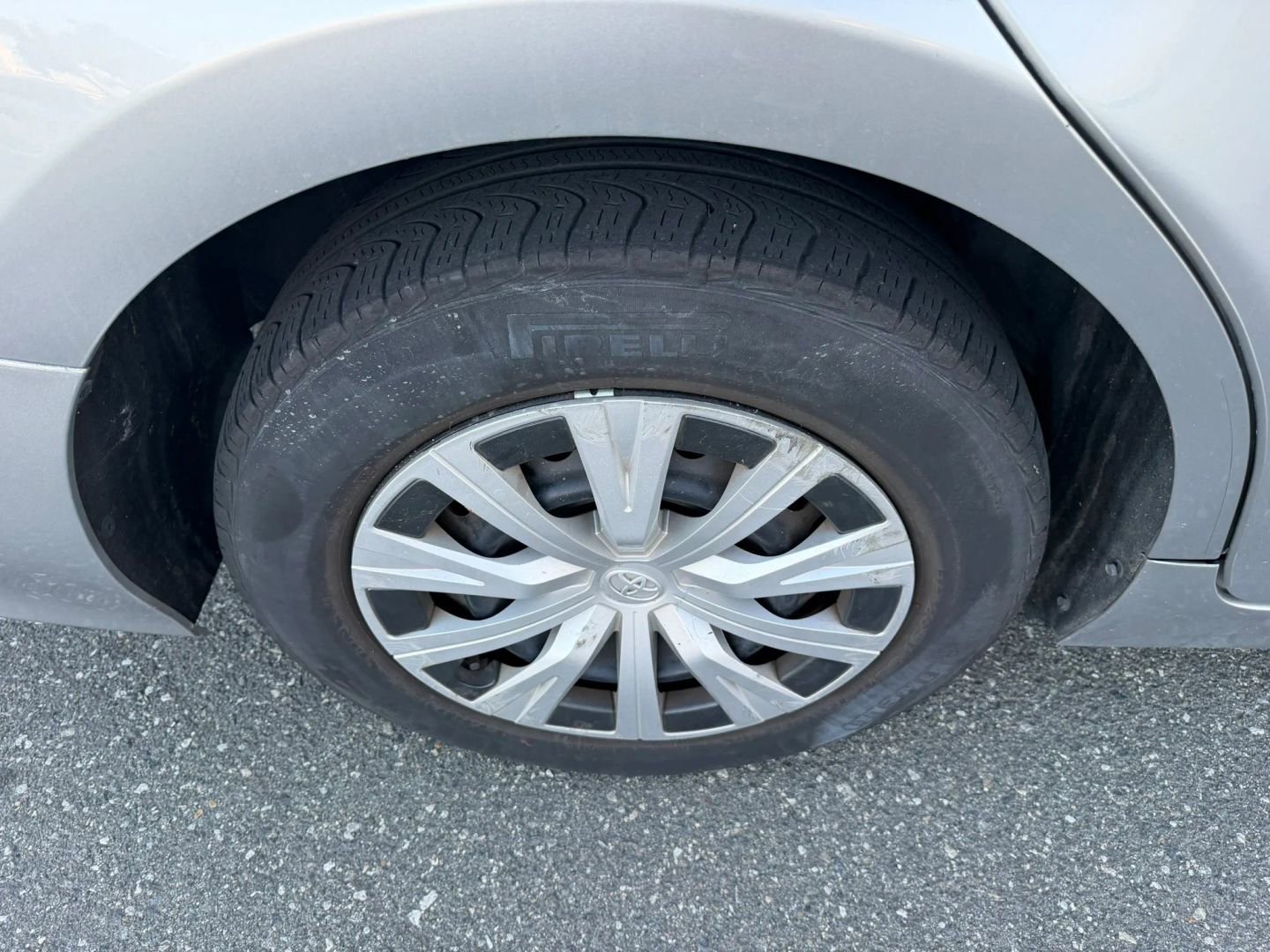 Used 2019 Toyota Camry LE FWD image 27