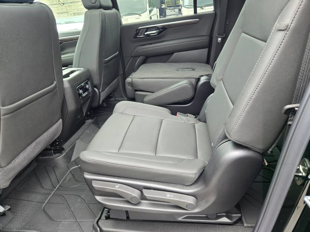 New 2026 Chevrolet Suburban LT w/ Comfort Package AWD/4WD image 17
