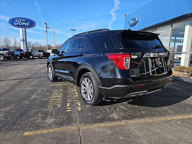 Used 2023 Ford Explorer XLT w/ Equipment Group 202A image 4