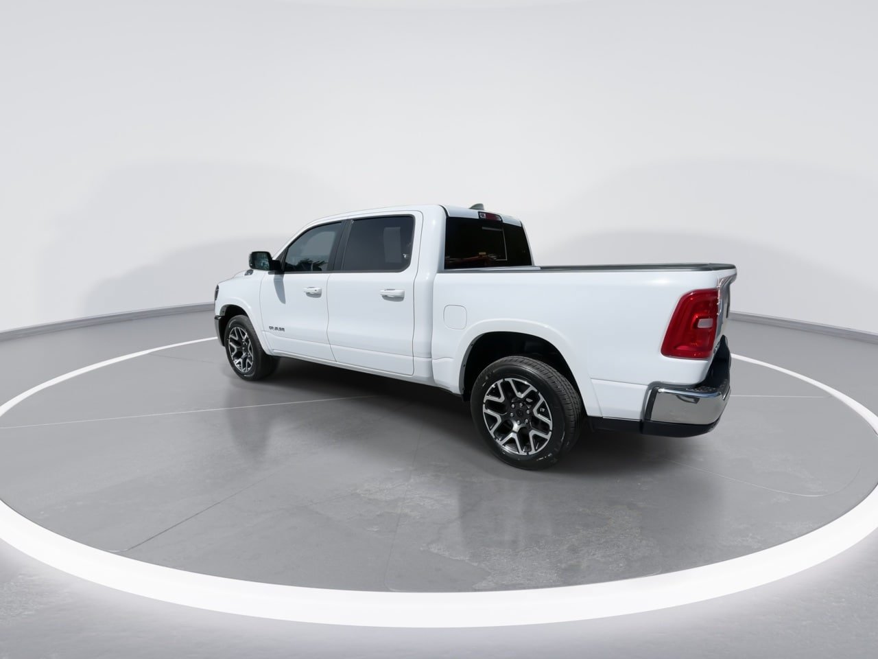 Used 2025 RAM 1500 Laramie AWD/4WD image 13