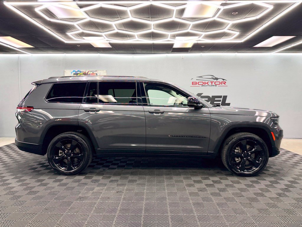 Used 2022 Jeep Grand Cherokee L Limited w/ Black Appearance Package RWD image 16