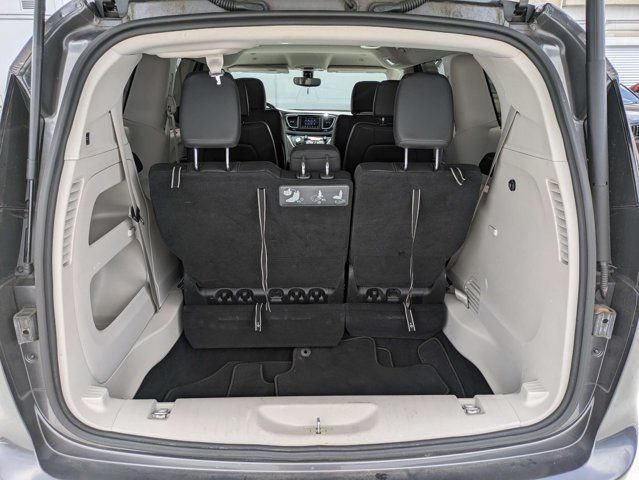 Used 2019 Chrysler Pacifica Touring-L FWD image 12
