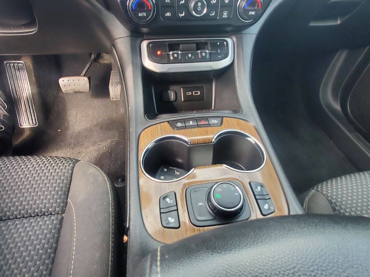 Used 2021 GMC Acadia SLE w/ Driver Convenience Package AWD/4WD image 17