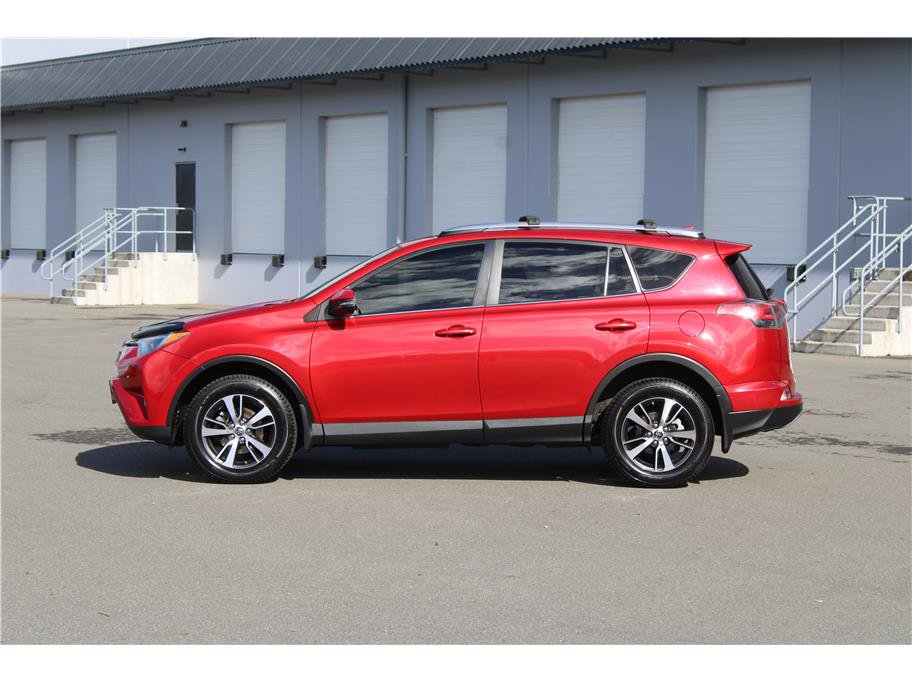 Used 2017 Toyota RAV4 XLE AWD/4WD image 2