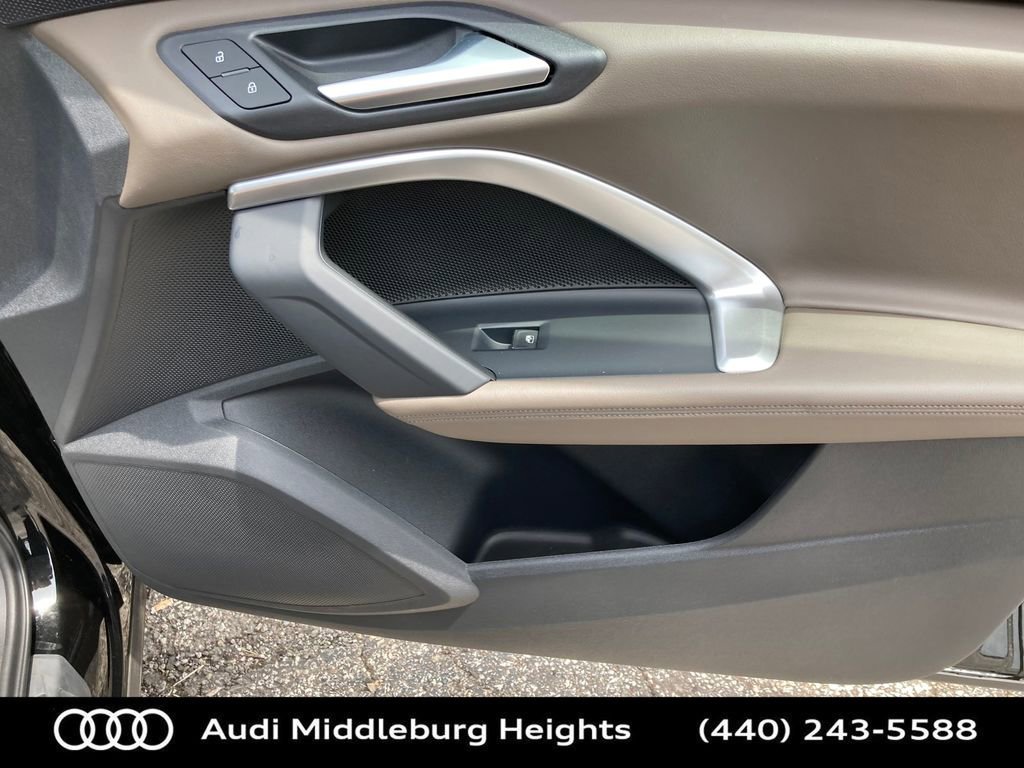 Used 2025 Audi Q5 Premium w/ Convenience Package image 21