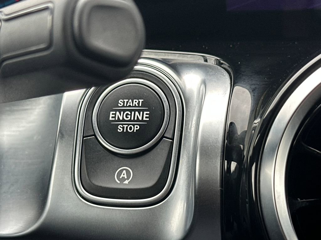 Used 2021 Mercedes-Benz GLB 250 4MATIC image 23