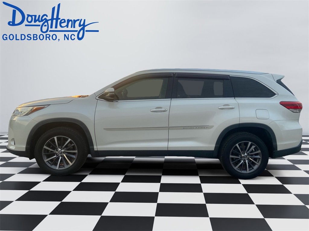 Used 2019 Toyota Highlander XLE image 2
