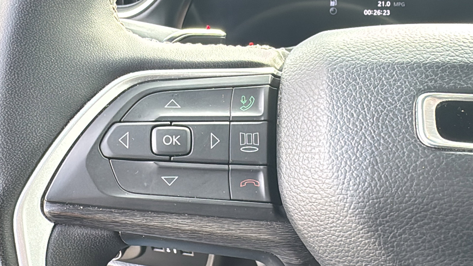 Certified 2024 Jeep Grand Cherokee L Limited w/ Luxury Tech Group II image 23