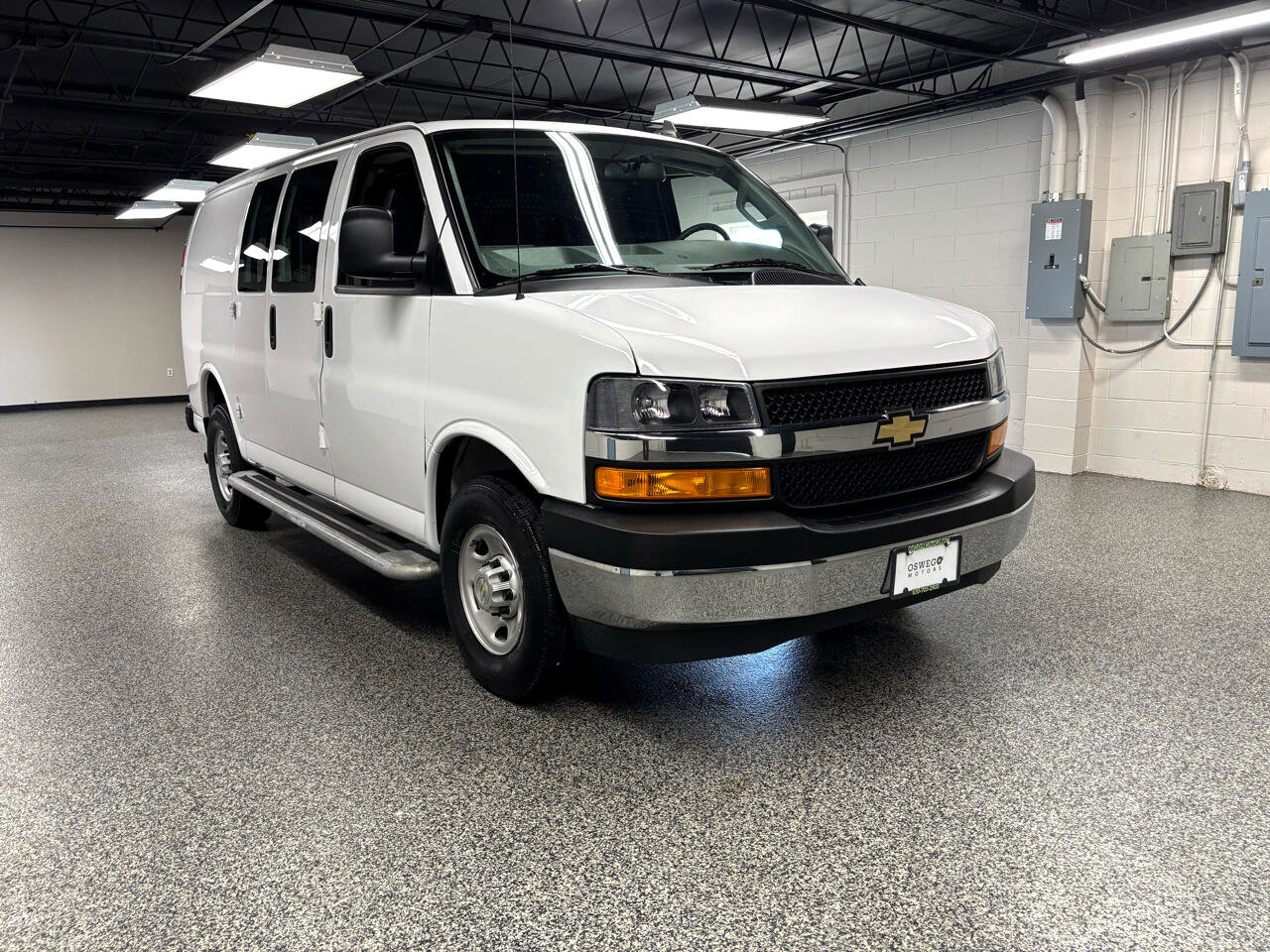 Used 2023 Chevrolet Express 2500 w/ Driver Convenience Package image 2