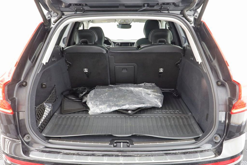 Used 2025 Volvo XC60 T8 Ultra w/ Protection Package Premier image 19