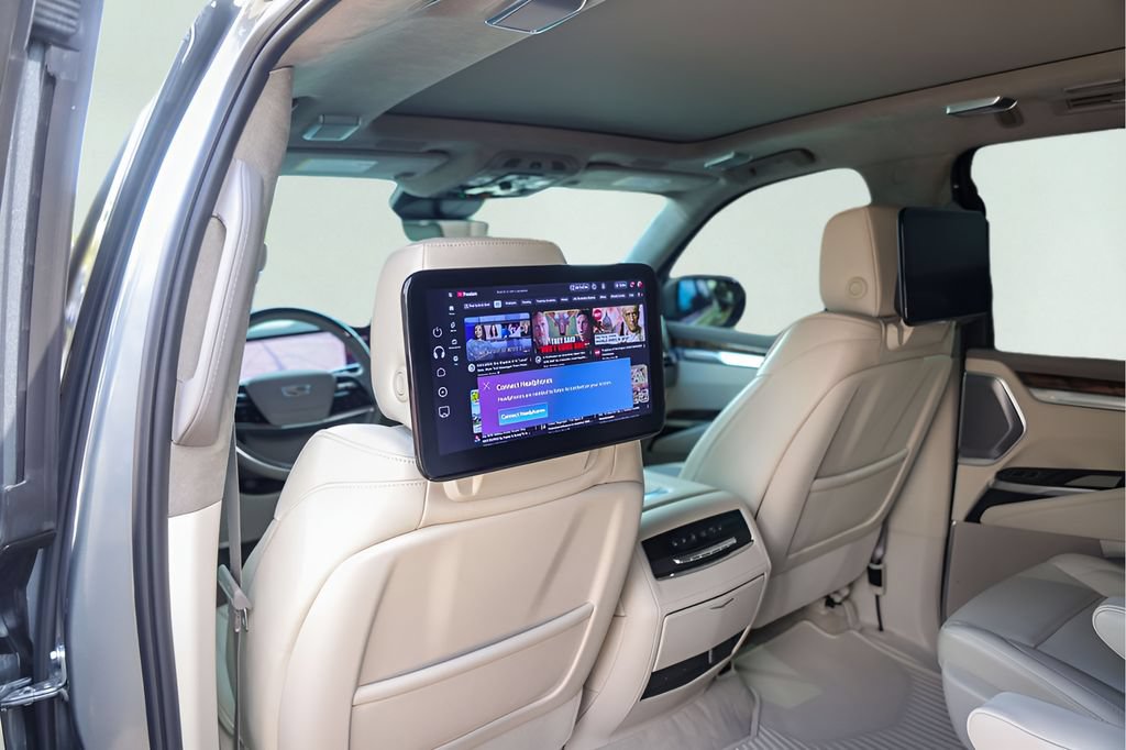 Used 2025 Cadillac Escalade Sport Platinum w/ LPO, ONYX Package AWD/4WD image 28
