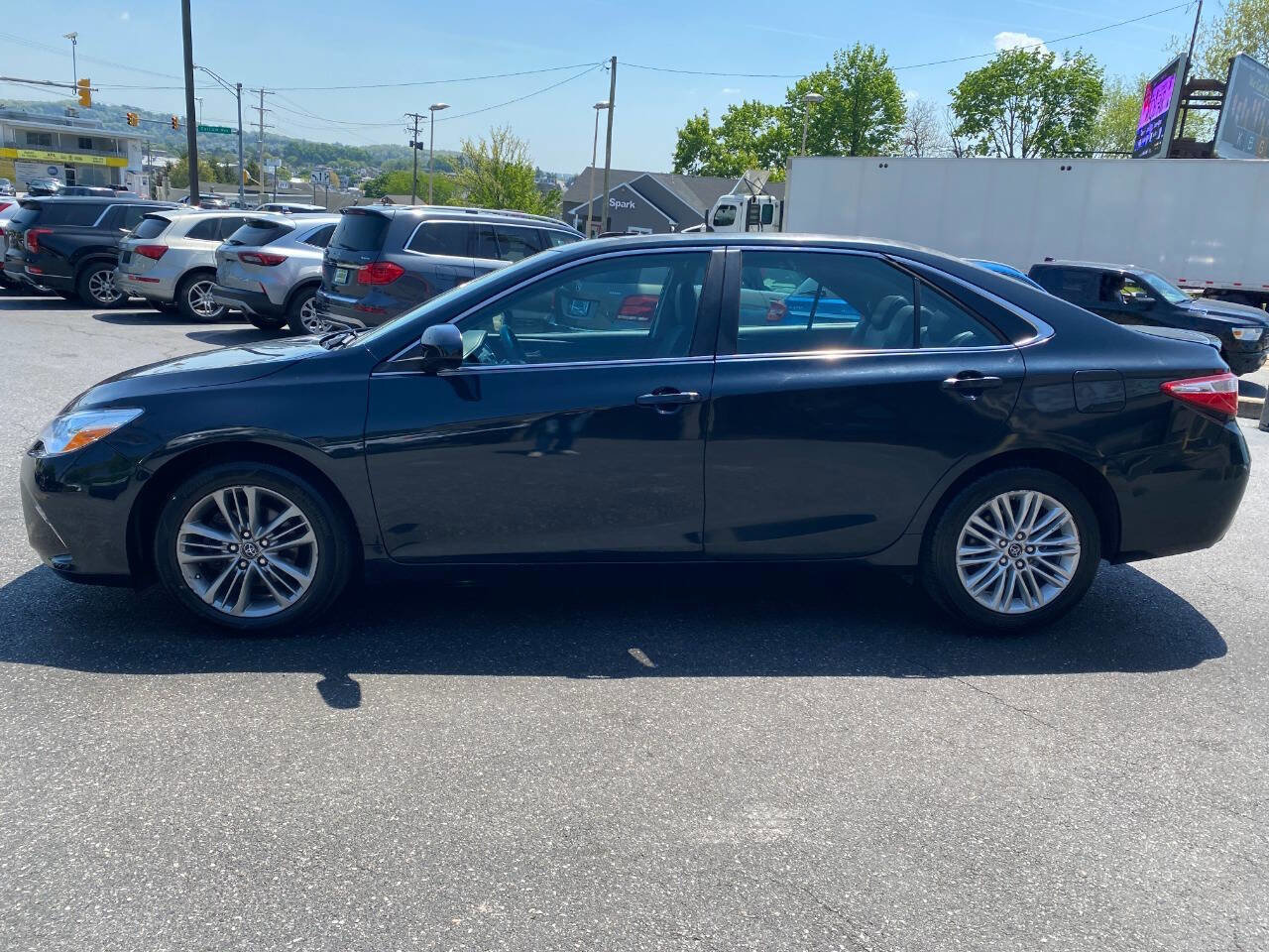 Used 2016 Toyota Camry SE FWD image 6