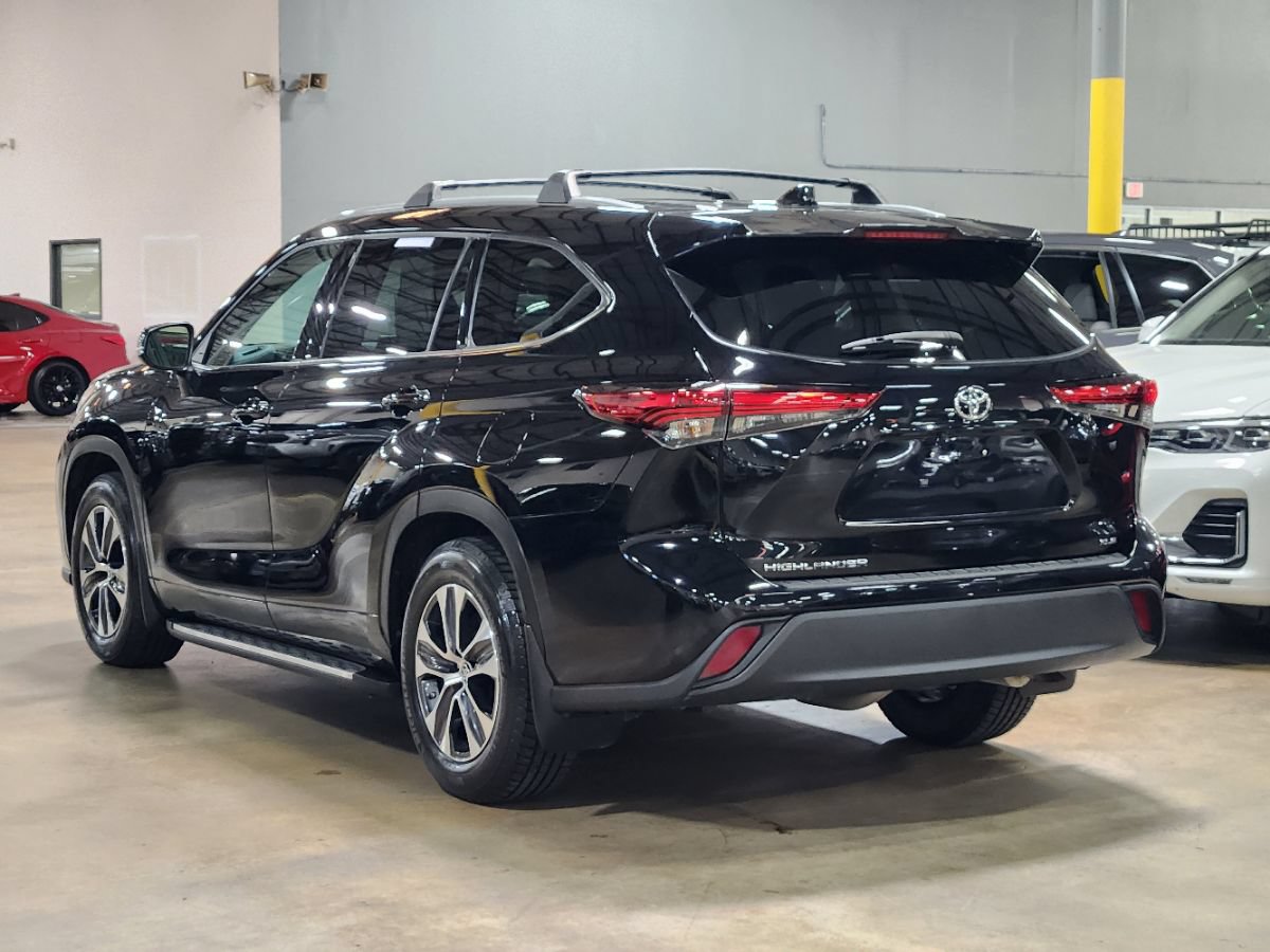 Used 2022 Toyota Highlander XLE FWD image 10