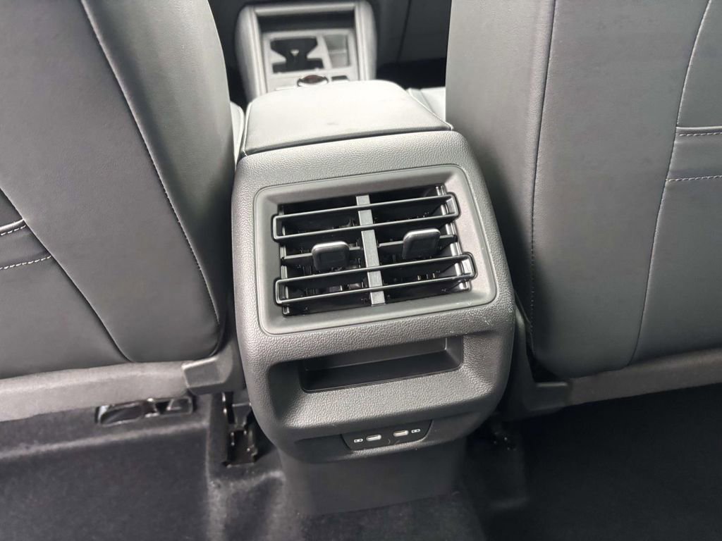 New 2026 Volkswagen Tiguan SE image 32