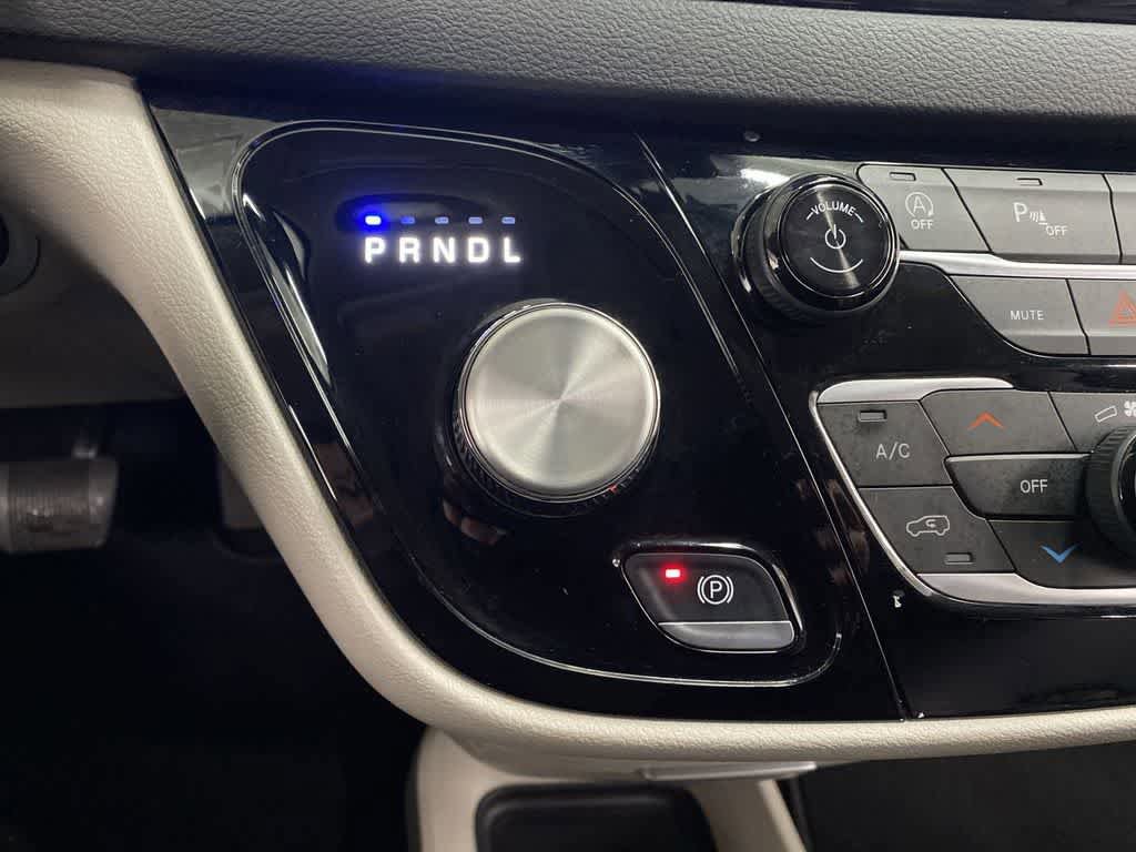 Used 2024 Chrysler Pacifica Touring-L image 26
